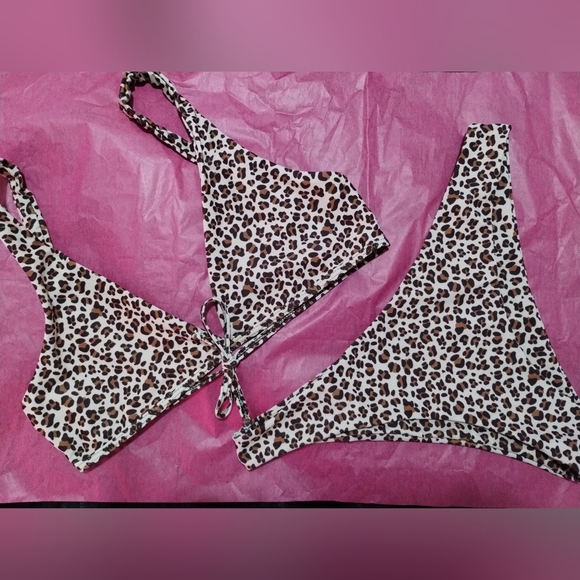 Bathing suits - Picture 5 of 6